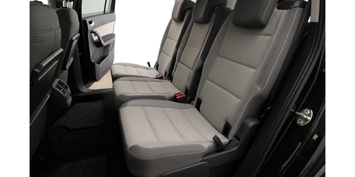 VW Touran 1.5 TSI 7-DSG Comfortline 7-SITZ+NAVI+AHK 25.069 km 32.790 &euro; Hagenow 19230