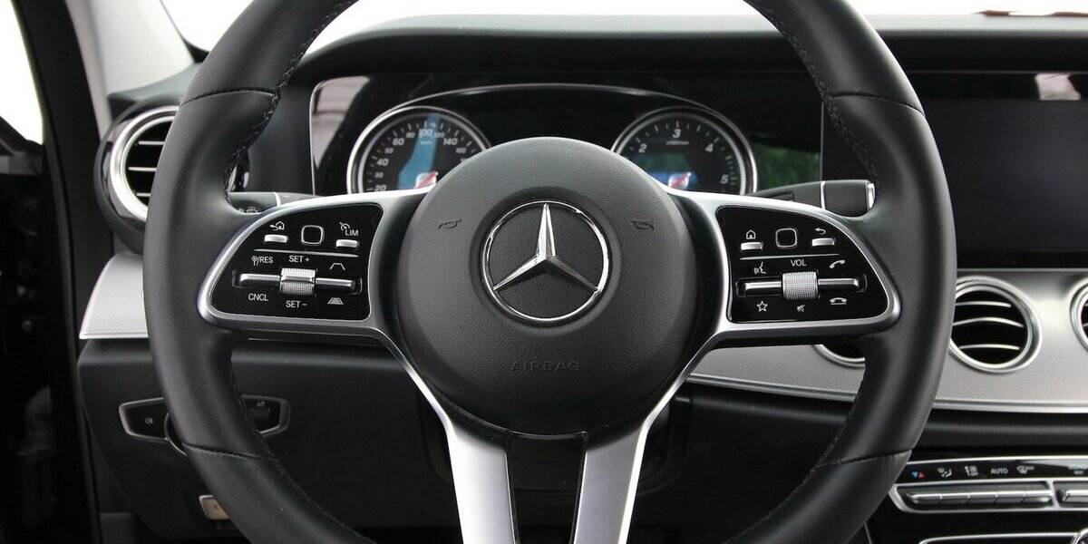 Mercedes-Benz E 220 d Avantgarde NAVI+LED+KAMERA+STANDHEIZUNG 29.693 km 38.500 &euro; Hagenow 19230