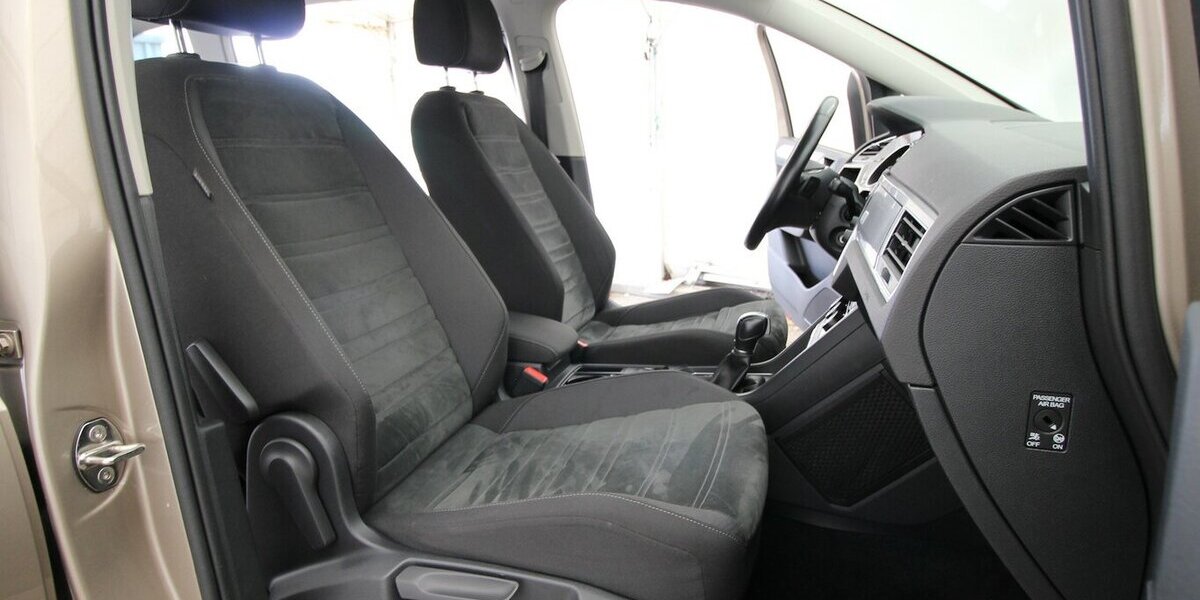 VW Touran 1.6 TDI BMT 7-DSG Comfortline NAVI+ACC 151.032 km 14.500 &euro; Hagenow 19230