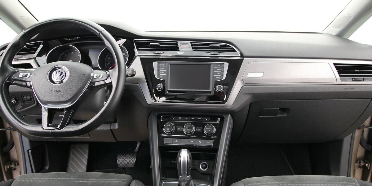 VW Touran 1.6 TDI BMT 7-DSG Comfortline NAVI+ACC 151.032 km 14.500 &euro; Hagenow 19230