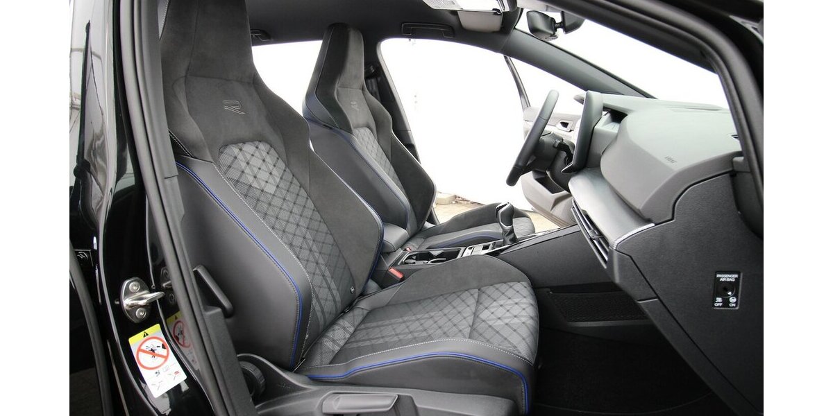 VW Golf VIII Variant 1.5 TSI R-Line LED+KAMERA+ACC 32.175 km 27.500 &euro; Hagenow 19230