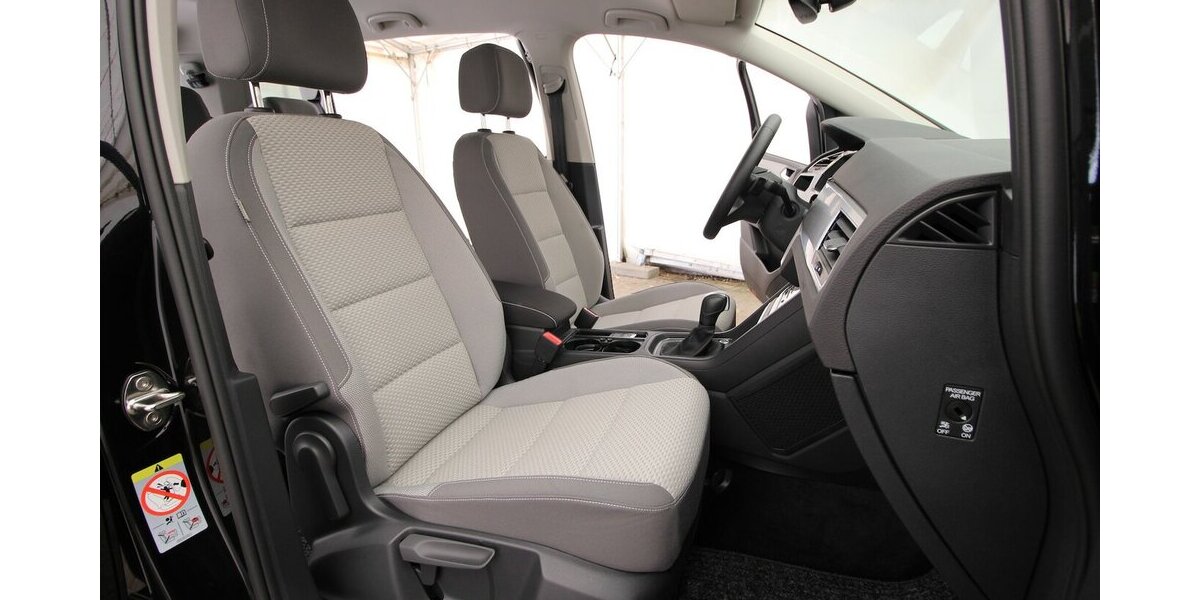 VW Touran 1.5 TSI 7-DSG Comfortline 7-SITZ+NAVI+AHK 22.923 km 32.790 &euro; Hagenow 19230