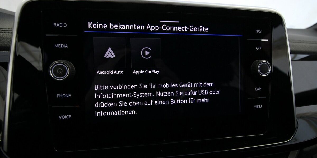 VW T-Roc TSI R-Line LED+ACC+SITZHEIZUNG 22.040 km 24.900 &euro; Hagenow 19230