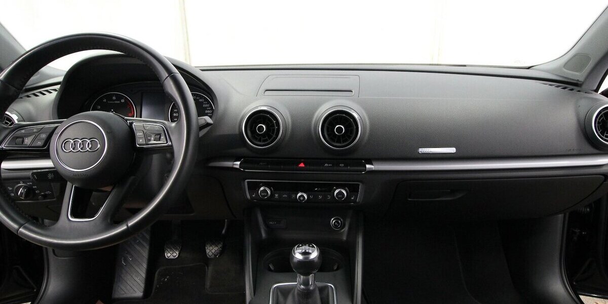 Audi A3 30 TFSI NAVI+TEMPOMAT+WINTER-PAKET+Bi-XENON 92.850 km 14.900 &euro; Hagenow 19230