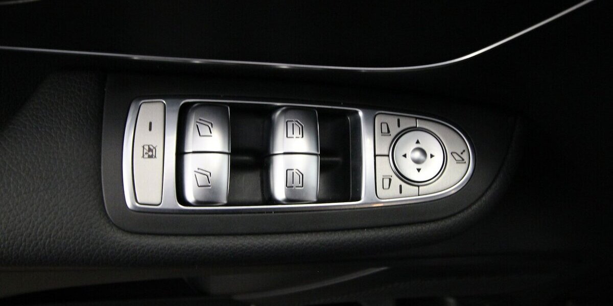 Mercedes-Benz V 220 d Edition lang PANO-DACH+LED+NAVI+KAMERA 95.519 km 44.700 &euro; Hagenow 19230