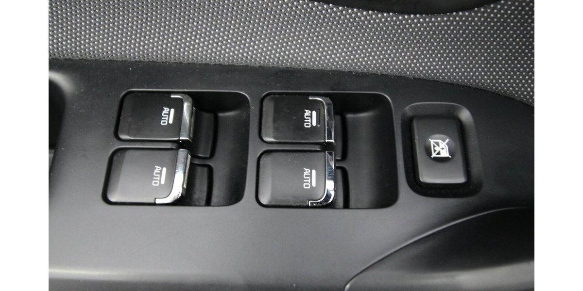 Kia cee´d T-GDI UEFA Euro NAVI+KAMERA+SITZHEIZUNG 84.807 km 10.700 &euro; Hagenow 19230