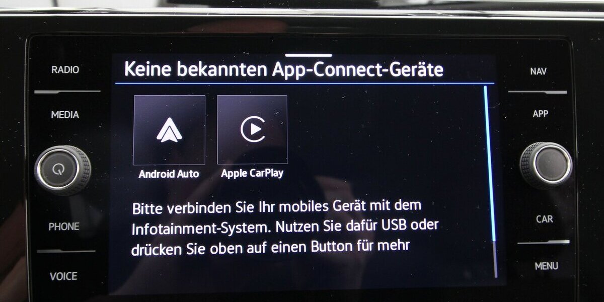 VW Touran 1.5 TSI 7-DSG Comfortline 7-SITZ+NAVI+AHK 25.069 km 32.790 &euro; Hagenow 19230