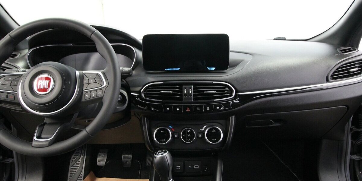 Fiat Tipo Hatchback City Sport KAMERA+AHK+LED+ALU18 28.429 km 15.900 &euro; Hagenow 19230