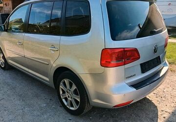 VW Touran 178.000 km 5.999 &euro; Boldela 19077