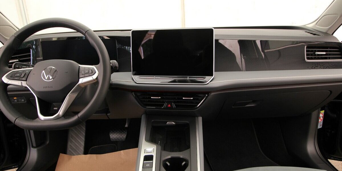 VW Passat Variant 1.5 eTSI 7-DSG Business LED+AHK 21.136 km 32.900 &euro; Hagenow 19230