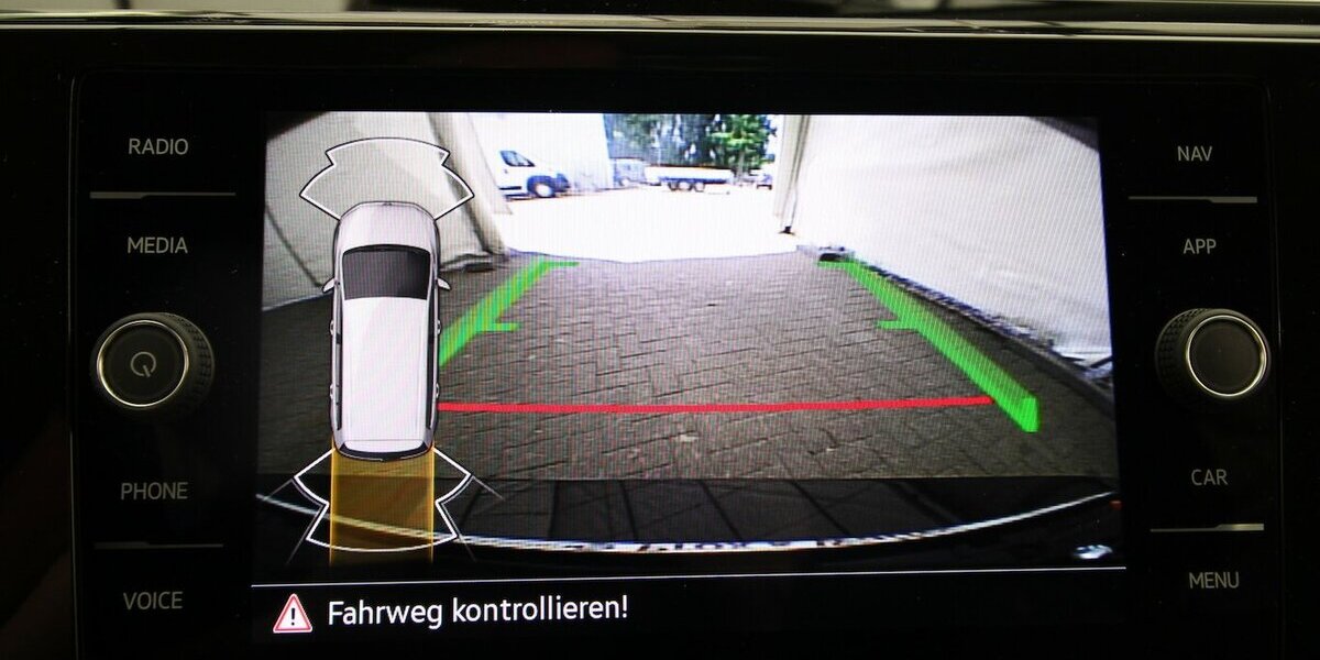 VW Touran 1.5 TSI 7-DSG Comfortline 7-SITZ+NAVI+AHK 22.923 km 32.790 &euro; Hagenow 19230