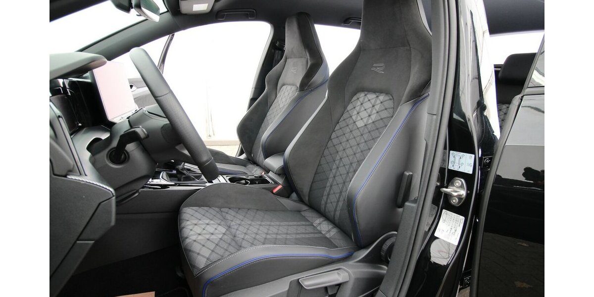 VW Golf VIII Variant 1.5 TSI R-Line LED+KAMERA+ACC 32.175 km 27.500 &euro; Hagenow 19230