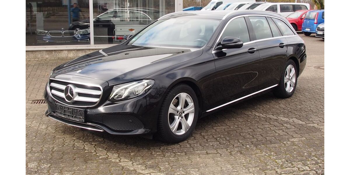 Mercedes-Benz E 220 144.156 km 21.998 &euro; Pampow 19075