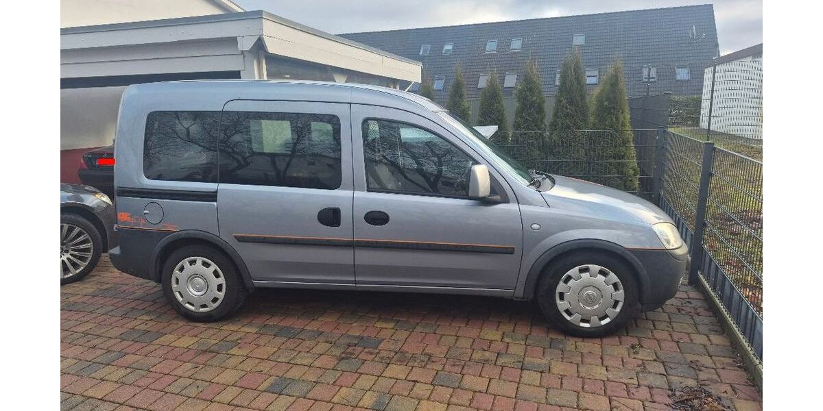 Opel Combo Life 151.000 km 2.950 &euro; Pampow 19075