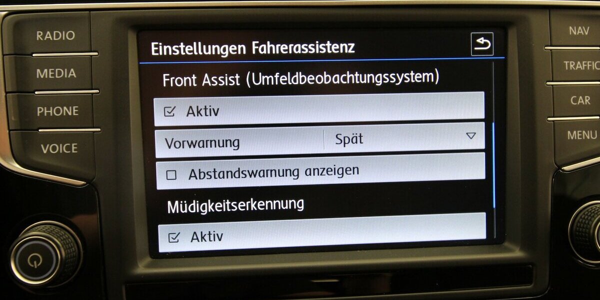 VW Touran 1.6 TDI BMT 7-DSG Comfortline NAVI+ACC 151.032 km 14.500 &euro; Hagenow 19230