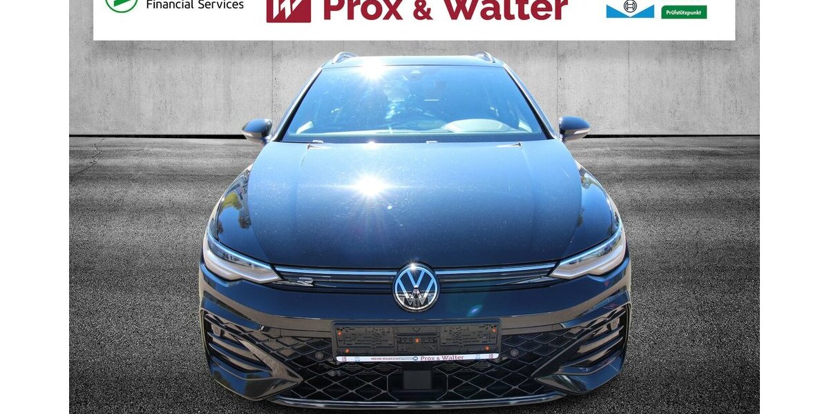 VW Golf VIII Variant 1.5 TSI R-Line LED+KAMERA+ACC 32.175 km 27.500 &euro; Hagenow 19230