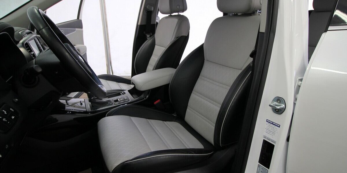 Kia Sorento Platinum Edition 4WD PANO-DACH+AHK+XENON 130.166 km 18.900 &euro; Hagenow 19230