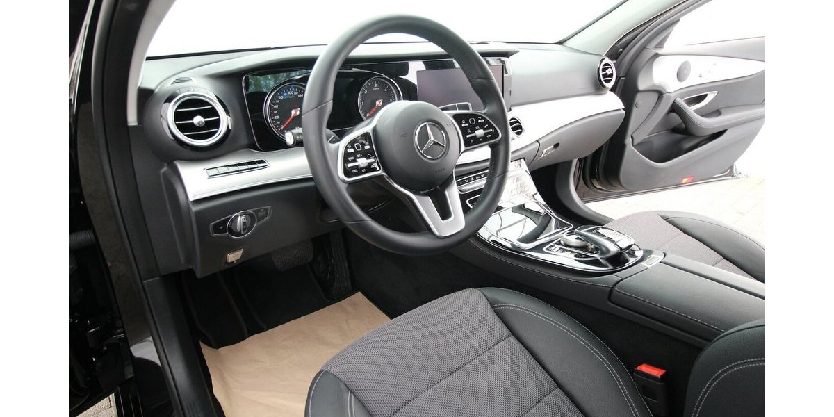 Mercedes-Benz E 220 d Avantgarde NAVI+LED+KAMERA+STANDHEIZUNG 29.693 km 38.500 &euro; Hagenow 19230
