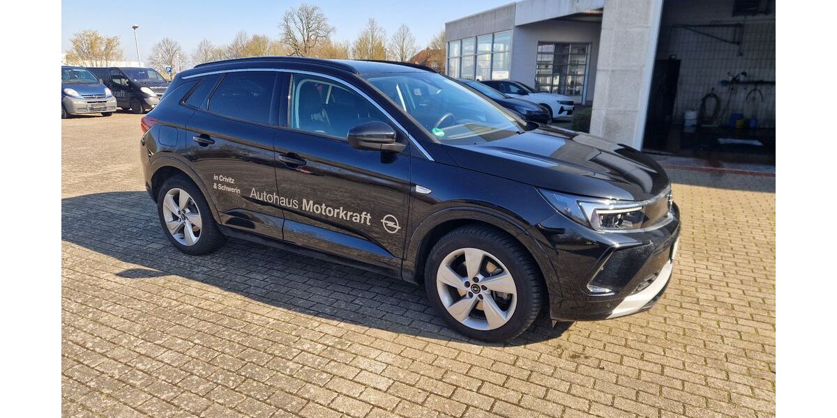 Opel Grandland (X) 39.890 km 28.400 &euro; Schwerin 19055