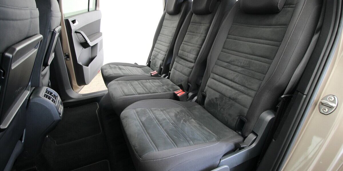 VW Touran 1.6 TDI BMT 7-DSG Comfortline NAVI+ACC 151.032 km 14.500 &euro; Hagenow 19230