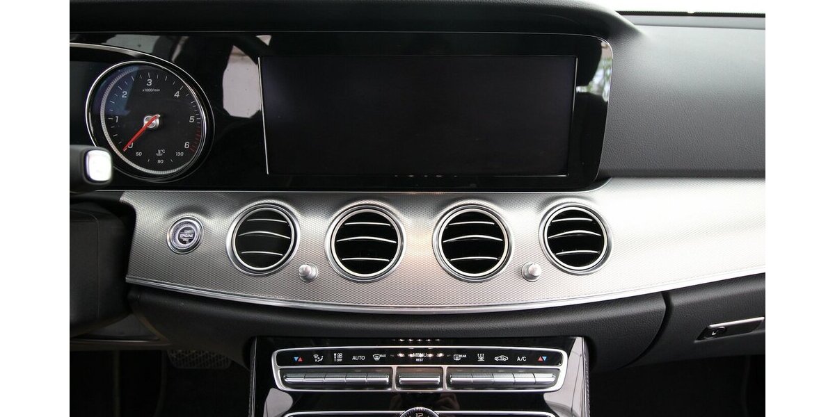 Mercedes-Benz E 220 d Avantgarde NAVI+LED+KAMERA+STANDHEIZUNG 36.458 km 38.500 &euro; Hagenow 19230