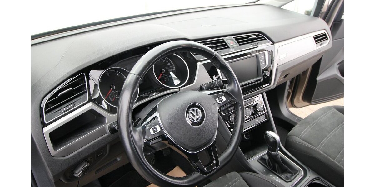 VW Touran 1.6 TDI BMT 7-DSG Comfortline NAVI+ACC 151.032 km 14.500 &euro; Hagenow 19230