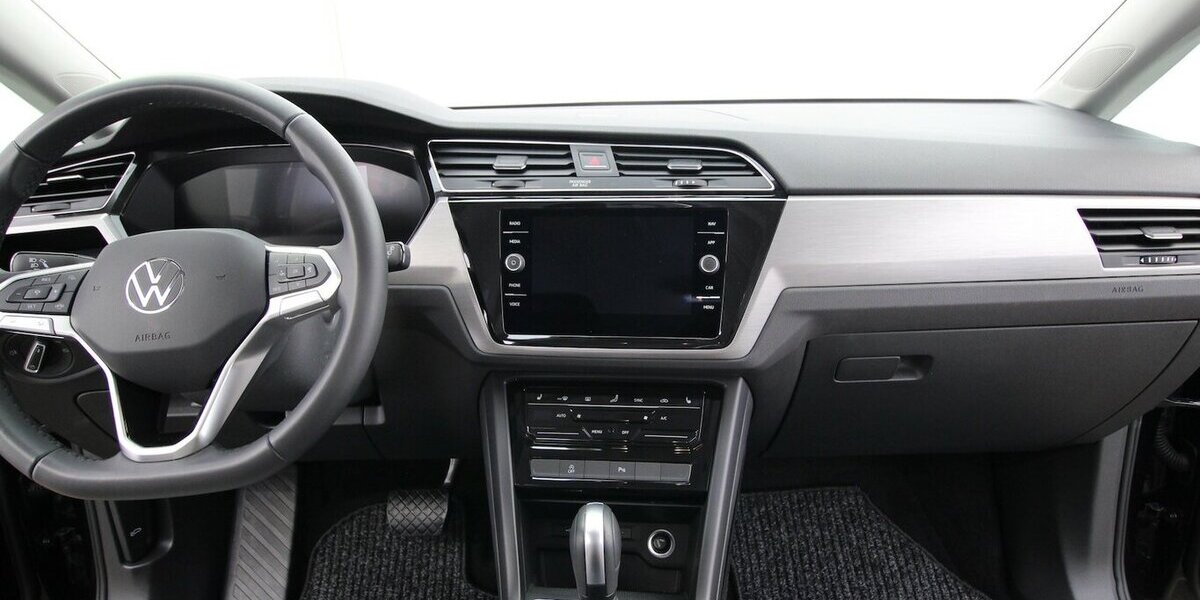 VW Touran 1.5 TSI 7-DSG Comfortline 7-SITZ+NAVI+AHK 22.923 km 32.790 &euro; Hagenow 19230