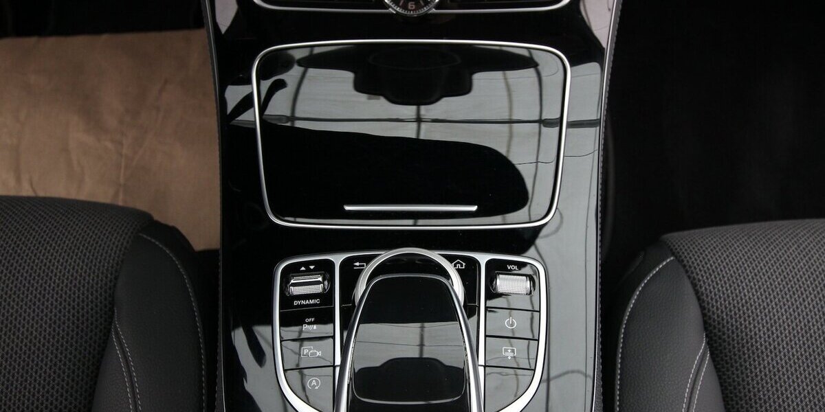 Mercedes-Benz E 220 d Avantgarde NAVI+LED+KAMERA+STANDHEIZUNG 29.693 km 38.500 &euro; Hagenow 19230