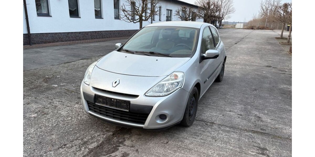 Renault Clio 107.256 km 2.999 &euro; Hoppenrade 23996