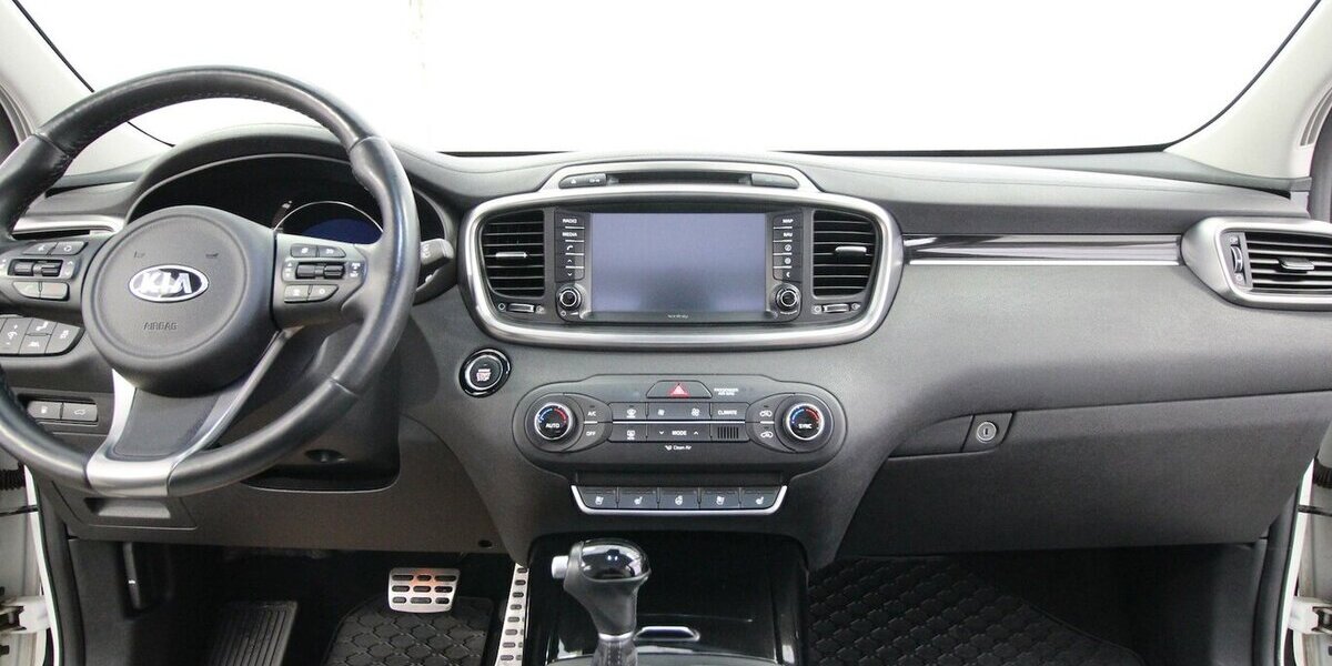 Kia Sorento Platinum Edition 4WD PANO-DACH+AHK+XENON 130.166 km 18.900 &euro; Hagenow 19230