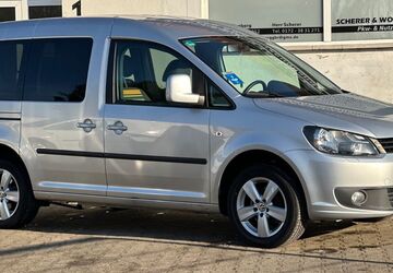 VW Caddy 106.000 km 10.950 &euro; Bandenitz 19230