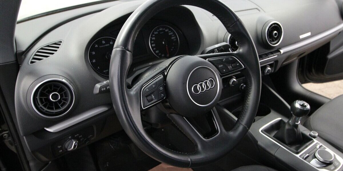 Audi A3 30 TFSI NAVI+TEMPOMAT+WINTER-PAKET+Bi-XENON 92.850 km 14.900 &euro; Hagenow 19230