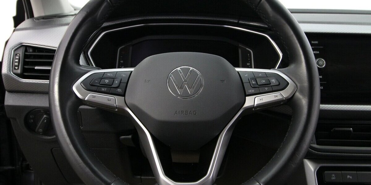 VW T-Cross TSI OPF Active LED+NAVI+KAMERA+ACC 47.327 km 19.900 &euro; Hagenow 19230