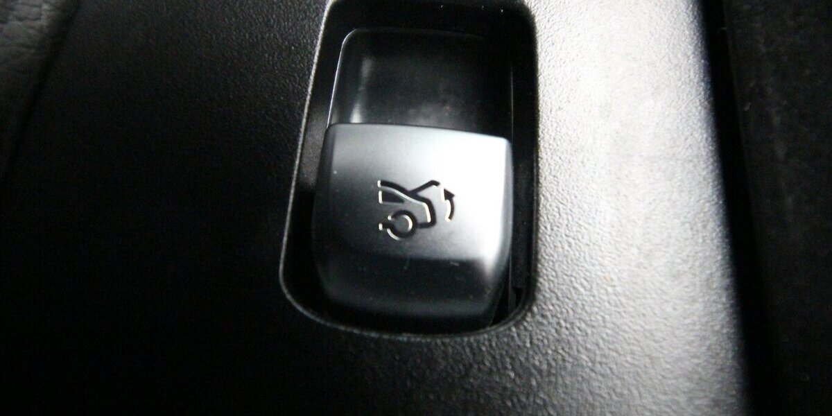 Mercedes-Benz E 220 d Avantgarde NAVI+LED+KAMERA+STANDHEIZUNG 36.458 km 38.500 &euro; Hagenow 19230