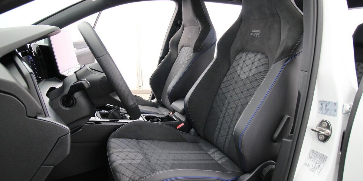 VW Golf VIII Variant 1.5 TSI R-Line LED+KAMERA+ACC 29.466 km 27.500 &euro; Hagenow 19230