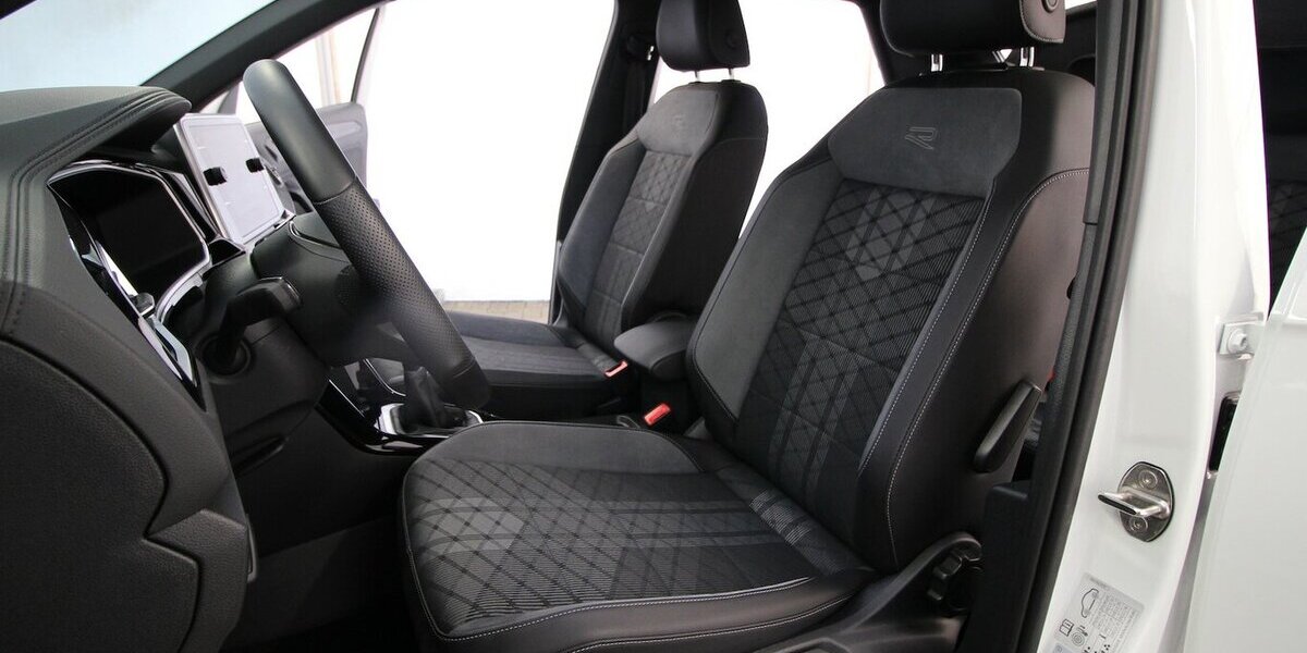 VW T-Roc TSI R-Line LED+ACC+SITZHEIZUNG 17.139 km 24.900 &euro; Hagenow 19230